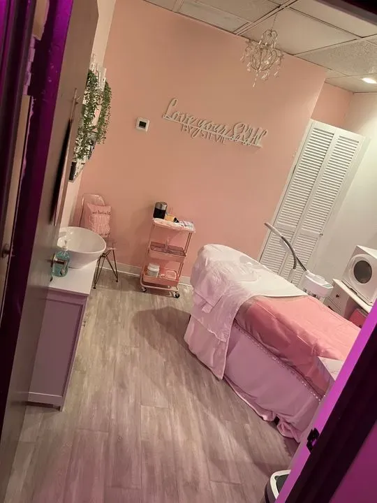 https://cdn.salonspotlight.com/photos/BoAG6wCgNN8DMh60Epjv/5b8d48b7-a589-426e-a047-6df3b57d7b6f_720x720