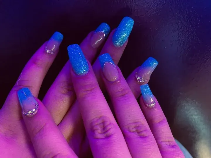 https://cdn.salonspotlight.com/photos/Bpb9bKXOtF3l8xnp2rSb/09dcad61-ee4a-4978-93aa-d346724699a6_720x720