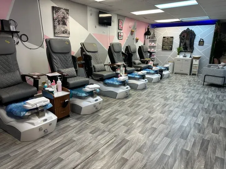 https://cdn.salonspotlight.com/photos/Bpb9bKXOtF3l8xnp2rSb/2ce7cdd0-63dc-43ca-bfe0-9c8c79e1fbe6_720x720