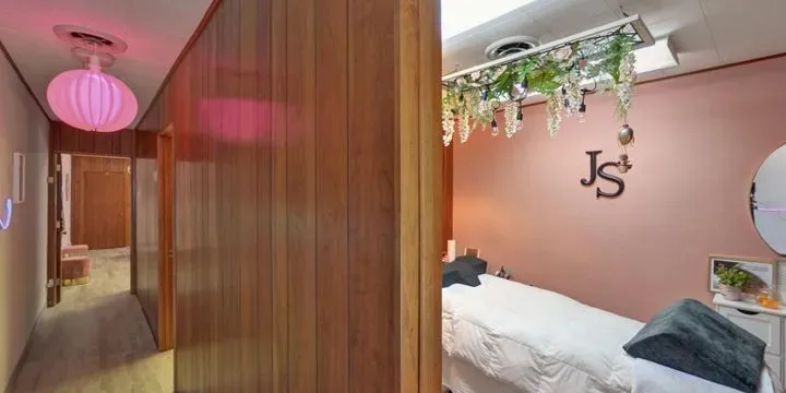 https://cdn.salonspotlight.com/photos/Bq9XSXPG20aFIaKteeZL/0a7626ce-f681-4143-a491-140eaacd13ad_720x720