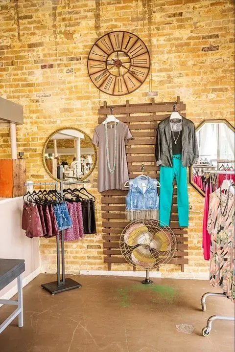 https://cdn.salonspotlight.com/photos/BrOLwrgOhX4DjEnuu1no/cc90b6bf-4365-4d1d-a552-d05399f1a65c_720x720