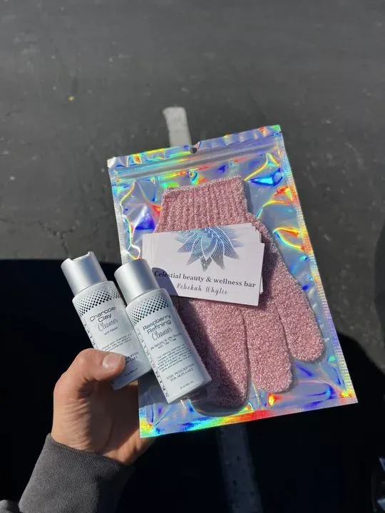https://cdn.salonspotlight.com/photos/BrdcJiB1ag0bVYyISxFm/c71b317d-539a-46f5-99af-c3e4c764b363_720x720