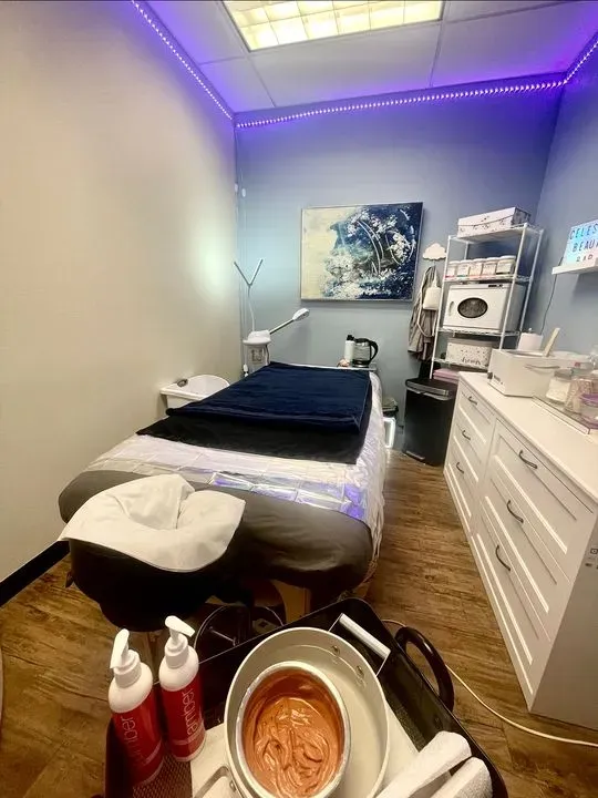 https://cdn.salonspotlight.com/photos/BrdcJiB1ag0bVYyISxFm/f9b670b3-5115-4ea7-9fc8-ca85b0ed7ffb_720x720