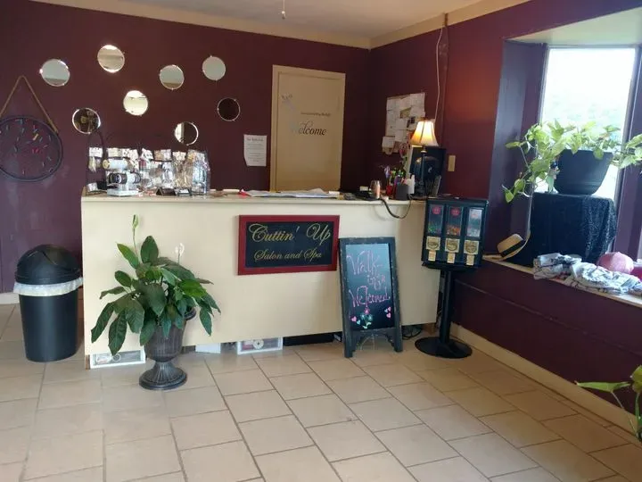 https://cdn.salonspotlight.com/photos/Brv2GPmsstIN3tKHdKDp/b5a6d176-0ebe-48c2-9e38-0bd4c8f6547b_720x720