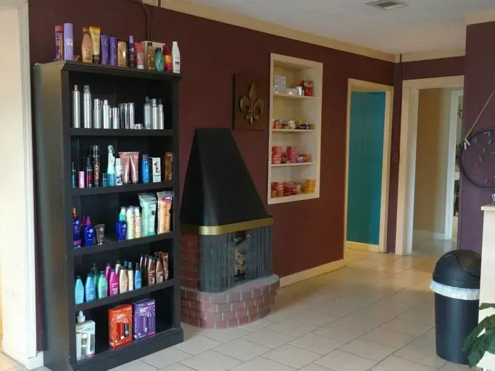 https://cdn.salonspotlight.com/photos/Brv2GPmsstIN3tKHdKDp/d85112e5-f2ce-43c1-9e62-cc36a8fb0ba6_720x720