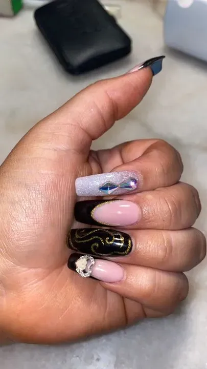 https://cdn.salonspotlight.com/photos/BsM6pMDWc4EIYtIDNes1/ddd37307-33d6-42ab-885e-eef707f087f4_720x720