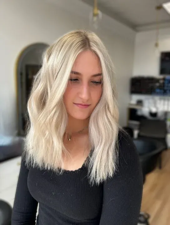 https://cdn.salonspotlight.com/photos/Bsa6IDHrHrAxGVnP44uo/0e778ab1-63c0-46d4-89d1-b64ea64c4d93_720x720