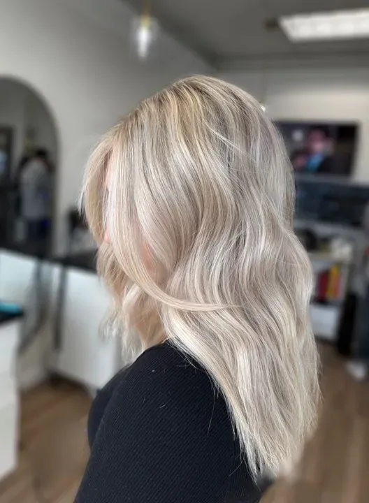 https://cdn.salonspotlight.com/photos/Bsa6IDHrHrAxGVnP44uo/b8946a15-76c9-45a2-bcab-1c203f3e1019_720x720