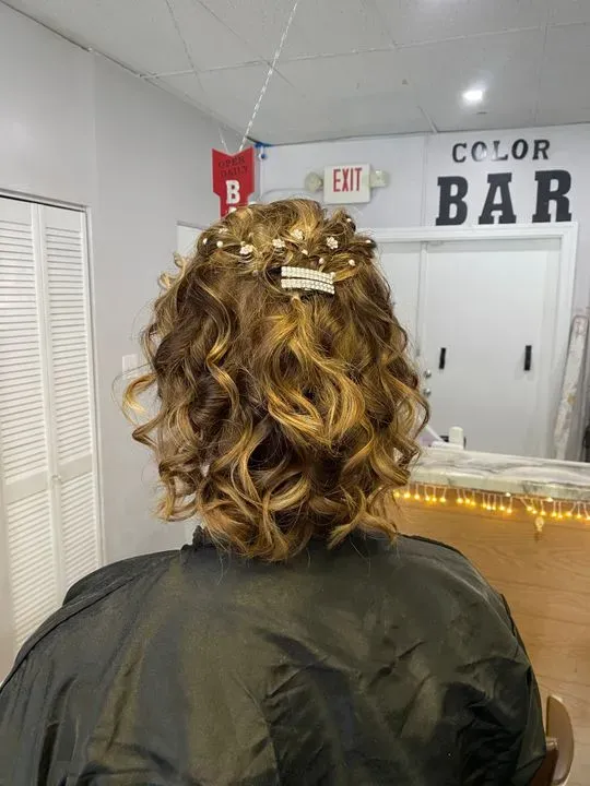 https://cdn.salonspotlight.com/photos/BtYWas0vnDZyc7obgTPL/4c7bb888-ebcb-4914-b9e5-7a17f64c217b_720x720