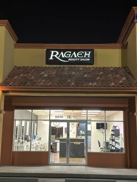 https://cdn.salonspotlight.com/photos/BteNeKsjx9YLAP7NIOJU/36867e3c-c495-489a-95e3-c3fdc383f6f3_720x720