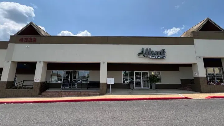 https://cdn.salonspotlight.com/photos/BuFMCoNTr0QTa7mwNcnc/fba8f511-6253-4225-83df-d7e2a7369a1f_720x720