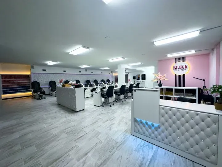 https://cdn.salonspotlight.com/photos/BwqMYZ5a86KZODLaYPLe/d226581c-afb0-46c4-a9a2-4373a9bd3ba9_720x720