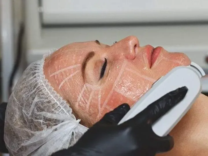 https://cdn.salonspotlight.com/photos/Bx0TVzirNFtn1ADpsmST/050e98b7-1faf-4e5e-ad86-1ccde0aced34_720x720