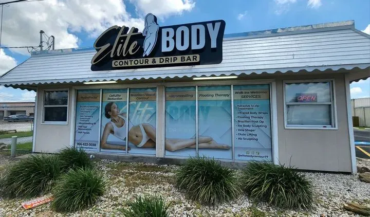 https://cdn.salonspotlight.com/photos/Bx0TVzirNFtn1ADpsmST/aee179b6-a1e1-4d6c-8285-fa2cc0808b5f_720x720