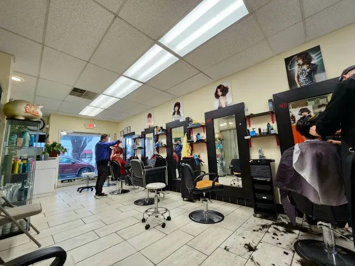 https://cdn.salonspotlight.com/photos/ByUoZ2fYECsHThtJ2qmF/a5290049-1e61-4c84-978d-dce0896bdc02_720x720