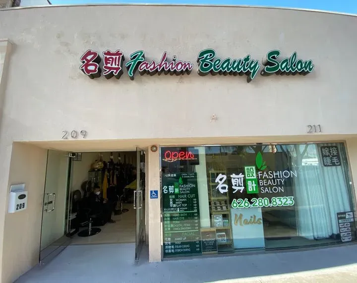 https://cdn.salonspotlight.com/photos/ByUoZ2fYECsHThtJ2qmF/b6087685-ddad-4077-865c-ea99f22cf496_720x720