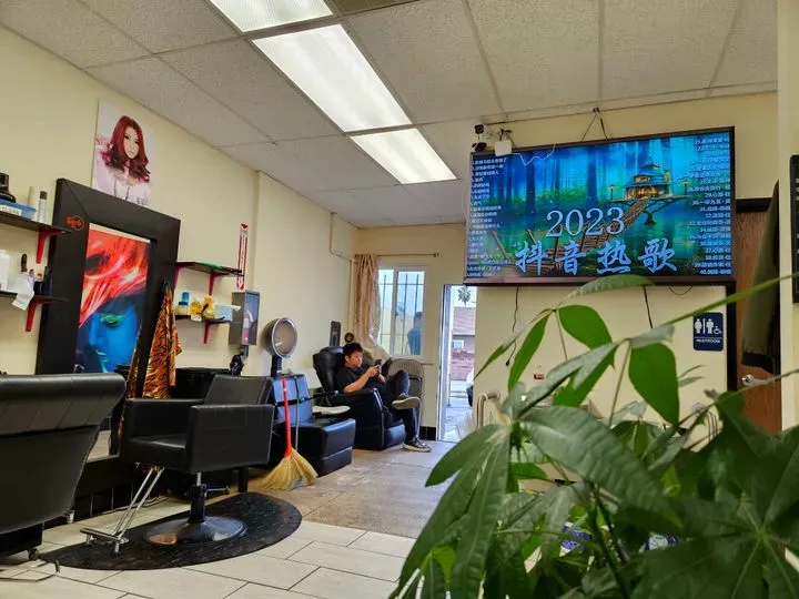 https://cdn.salonspotlight.com/photos/ByUoZ2fYECsHThtJ2qmF/de917324-685a-4a18-b879-b71c2c14faea_720x720