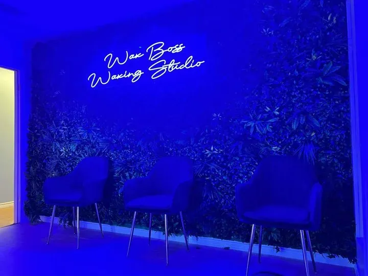 https://cdn.salonspotlight.com/photos/C10sL5nJsvQvnWOzWFjs/7d024ba7-65e7-4364-b7f7-83a710e0b2cb_720x720