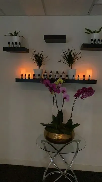 https://cdn.salonspotlight.com/photos/C1A60oN7tzS6iQj8FHvG/33ea7de4-b6de-49c1-8785-93f6fbe3baaf_720x720
