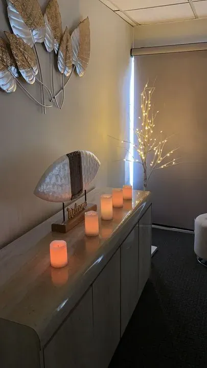 https://cdn.salonspotlight.com/photos/C1A60oN7tzS6iQj8FHvG/d832f2dd-cb37-4abd-86c7-0896003935a9_720x720