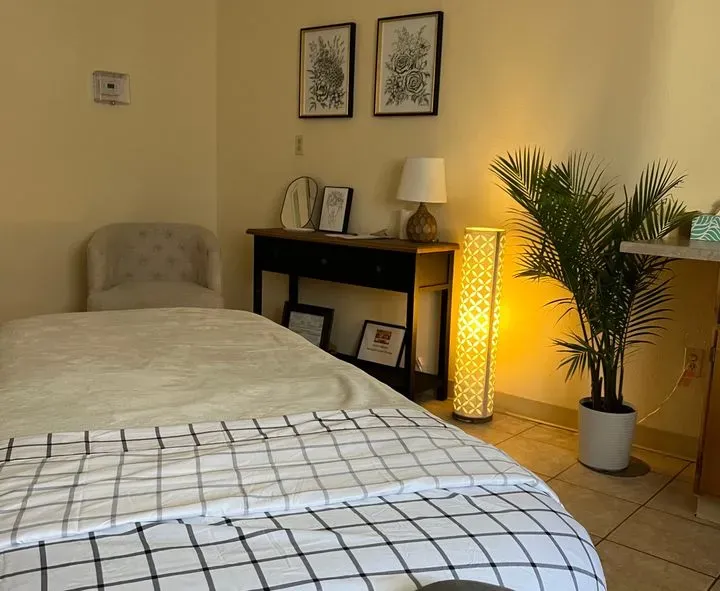 https://cdn.salonspotlight.com/photos/C2C6z8IwwfkWdlGbTXl7/11c7888b-0ab7-4c16-8d2b-db42547f982f_720x720