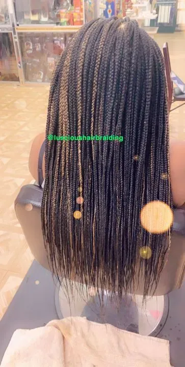 https://cdn.salonspotlight.com/photos/C2HnvsqXaiYloVrPEcq1/7335ba15-13ac-417b-a91f-f858d467e2c6_720x720