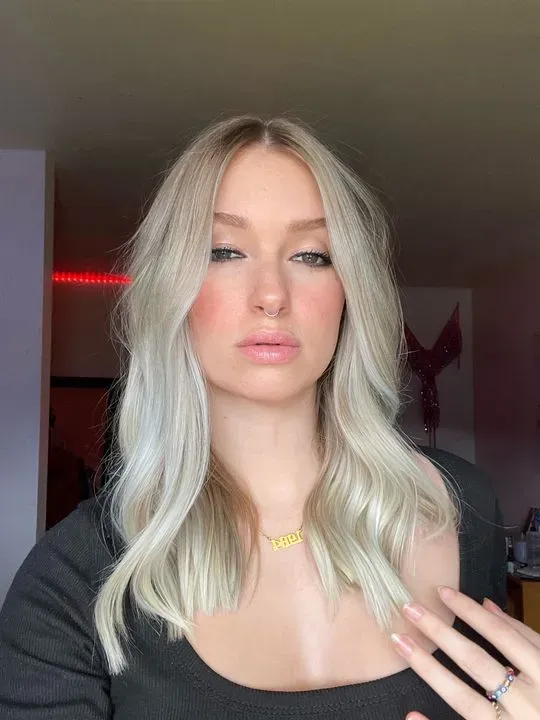https://cdn.salonspotlight.com/photos/C2mq1BK9iIqYGmQ9cwAQ/e23b1d50-9960-4973-9472-5c7dfe70de58_720x720