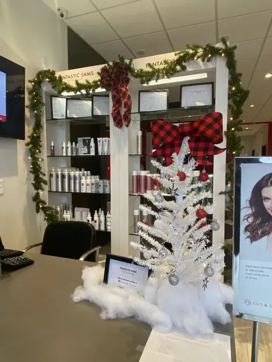 https://cdn.salonspotlight.com/photos/C3DcGunAUfMpIagB0CFR/bf54d656-dc60-4b91-abce-ed6bf09ff86a_720x720