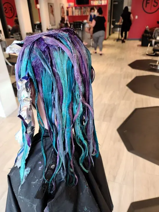 https://cdn.salonspotlight.com/photos/C3DcGunAUfMpIagB0CFR/c7f5cbd4-3346-4b83-a15f-12d07fdc8b0a_720x720