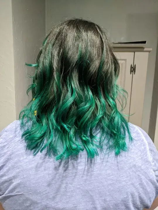 https://cdn.salonspotlight.com/photos/C50uLwdKLyESgH7WVlQH/4be90858-f3b2-403e-93cc-2f48953a2333_720x720