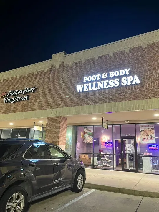 https://cdn.salonspotlight.com/photos/C5FZCZOyTBnFr89R8HbX/32def112-b91e-4b5f-9d24-975082cf3170_720x720