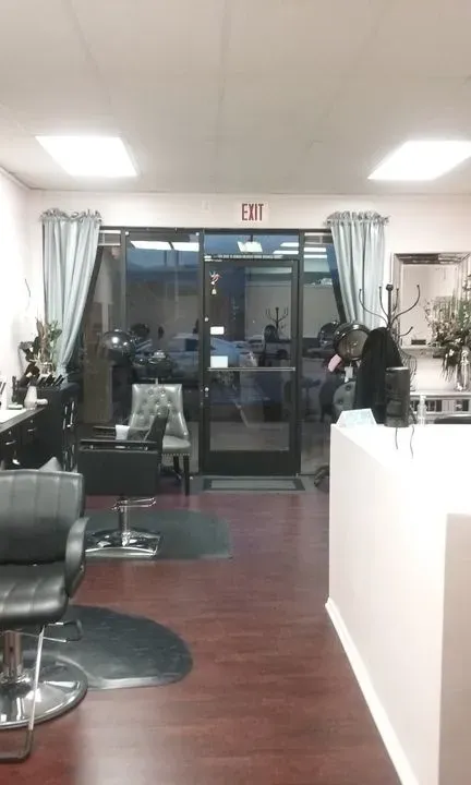 https://cdn.salonspotlight.com/photos/C5dc2trjUuEsFjrTvidV/d87606fc-7f78-4fb8-90ac-5059eb12a775_720x720