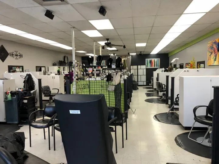 https://cdn.salonspotlight.com/photos/C60gcD7nNYVo4h7OCBNg/1dc44310-dec6-483e-a1c9-300cbe21a11e_720x720