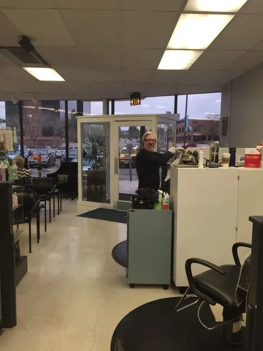 https://cdn.salonspotlight.com/photos/C60gcD7nNYVo4h7OCBNg/7b35cff2-9276-486f-b4e0-cef097e39389_720x720