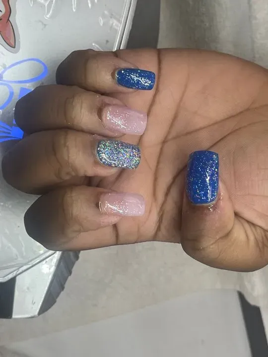 https://cdn.salonspotlight.com/photos/C6kFgeWmbpezQ5L3eKy3/3b8efa50-7bd7-436d-9921-bb7b691b1889_720x720