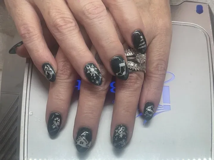 https://cdn.salonspotlight.com/photos/C6kFgeWmbpezQ5L3eKy3/dc6339f7-b6e4-44c2-90a8-a4a4af8ac279_720x720