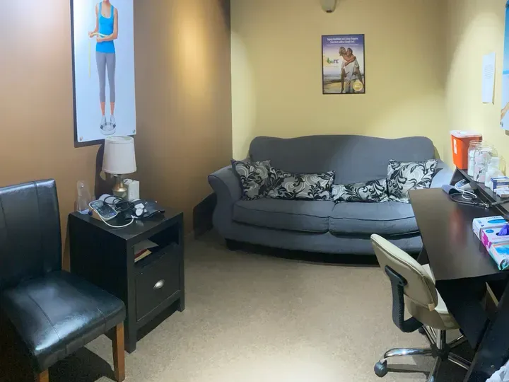 https://cdn.salonspotlight.com/photos/C8J1bXvD7OatjIIqMz03/1360176d-db81-466b-92af-5f6f61d14e79_720x720