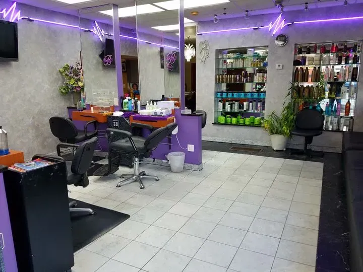 https://cdn.salonspotlight.com/photos/C8JPX1VkSI21gsdbx9eZ/b4b476a4-2aec-43cc-84fa-913fb67030c3_720x720