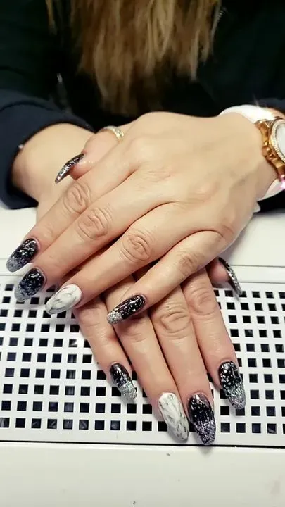 https://cdn.salonspotlight.com/photos/C8JPX1VkSI21gsdbx9eZ/c8925c94-4dec-4b35-985b-466cbd56d0b3_720x720