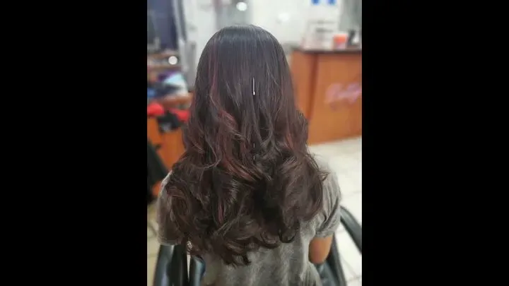 https://cdn.salonspotlight.com/photos/C8JPX1VkSI21gsdbx9eZ/d0e19025-0827-4ee7-8b27-3e800fb42136_720x720