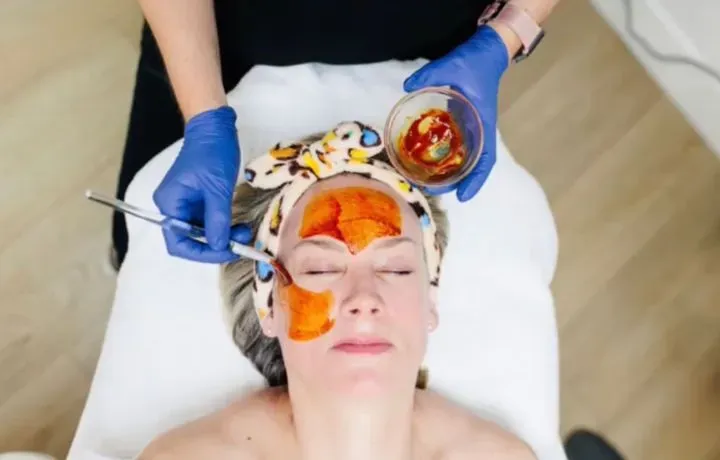 https://cdn.salonspotlight.com/photos/C8v1gwmb83FDe7h58JtU/c1992321-b81f-4d67-ad4c-821c4b3f7696_720x720