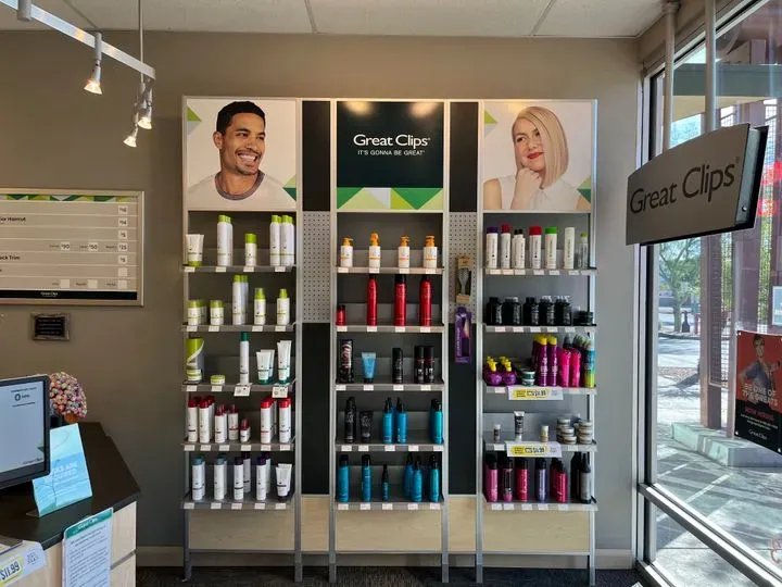 https://cdn.salonspotlight.com/photos/C8zAgHnALRmGpeeDEiRV/136a7d09-5601-4def-a59b-ac41b6e7662e_720x720