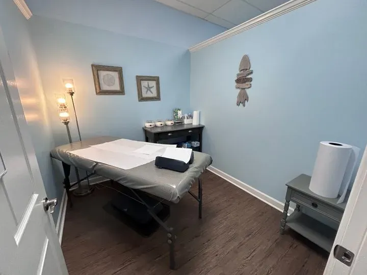 https://cdn.salonspotlight.com/photos/C9NcAaMhXY3uaZvqJuWI/a7cdd747-e6c5-424c-8146-b5a9dfd679f6_720x720