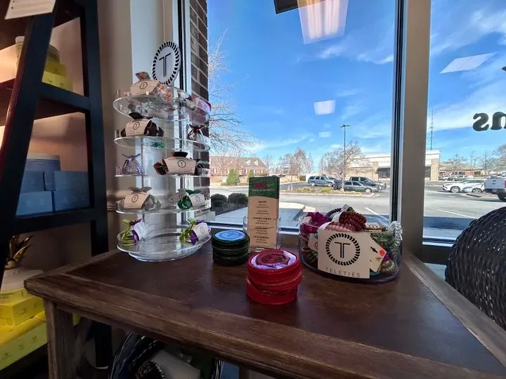 https://cdn.salonspotlight.com/photos/C9NcAaMhXY3uaZvqJuWI/c2f188e2-72a9-4d54-9ac2-2e815693ed68_720x720