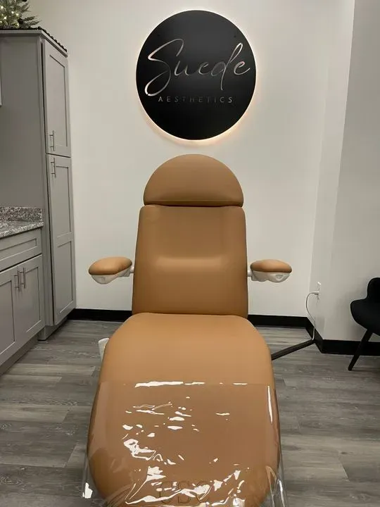 https://cdn.salonspotlight.com/photos/C9TRNFy3BdkiwjhjGyUV/d8b19744-4ecd-4a77-9154-c26880fc8e27_720x720