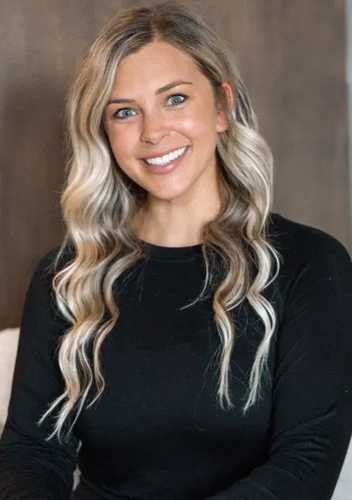 https://cdn.salonspotlight.com/photos/C9TRNFy3BdkiwjhjGyUV/e7d6691f-b6c7-44e5-9907-557971dfba14_720x720