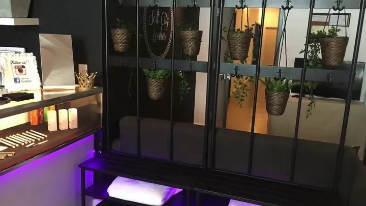 https://cdn.salonspotlight.com/photos/C9bmBBf9htmAnGgrheYD/d8c061e2-ed14-4403-aea8-4bfb26a8b752_720x720