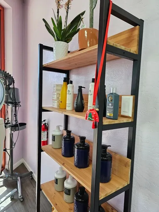 https://cdn.salonspotlight.com/photos/CAaX1veH87WMbHOz8536/ebe0b7d9-4460-4d0b-ad84-fac40c6c831c_720x720