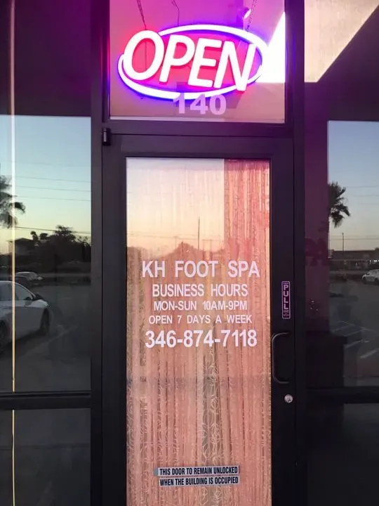 https://cdn.salonspotlight.com/photos/CBfUtdjTctALeoGde6Oa/b8eee967-ecfd-42b7-80fc-b8e1ccd9481b_720x720