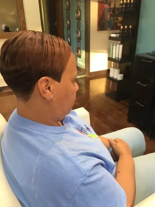 https://cdn.salonspotlight.com/photos/CDilR4JeBxAX4udm0JxY/50631b6d-0e12-4366-8452-b8a7c3d0034f_720x720